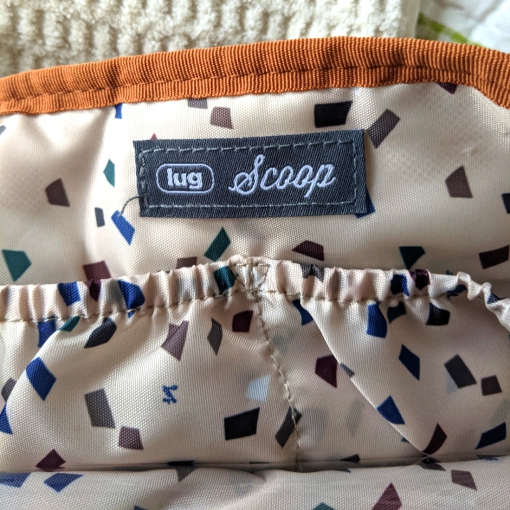SOLD Lug Scoop Crossbody NWOT - Picture 8 of 13